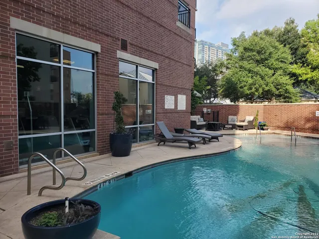 $1,595 | 215 Center Street, Unit 505, San Antonio, TX 78202