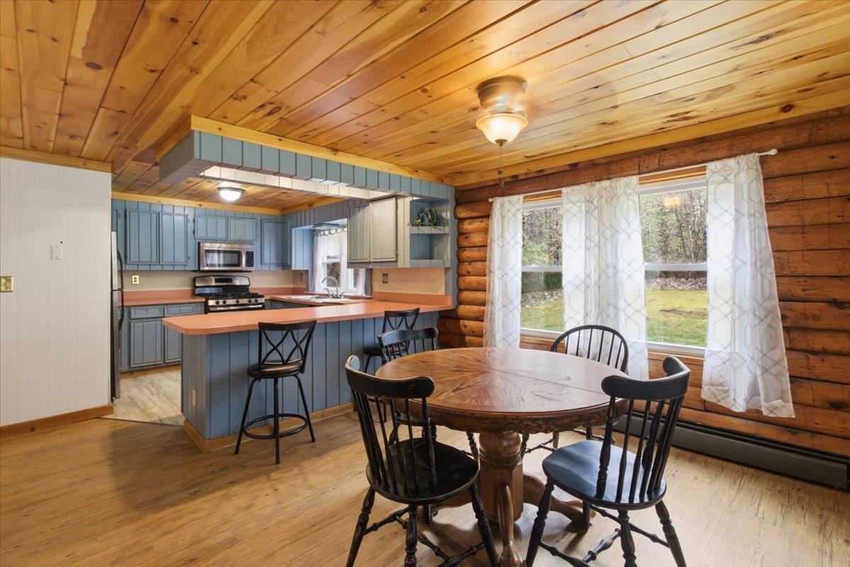 886 Hidden Valley Road Shaftsbury, VT 05262 - Photo 12 of 45