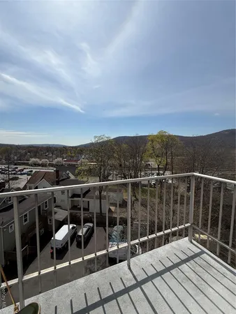 $2,500 | 35 Park Avenue, Unit 6T, Suffern, NY 10901