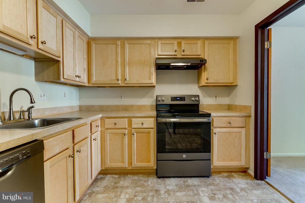 8713 Ridge Hollow Court Springfield, VA 22152 - Photo 8 of 30 Interior (General)