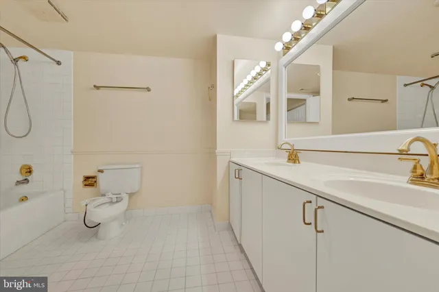 $220,000 | 1040 Deer Ridge Drive, Unit 213, Baltimore, MD 21210