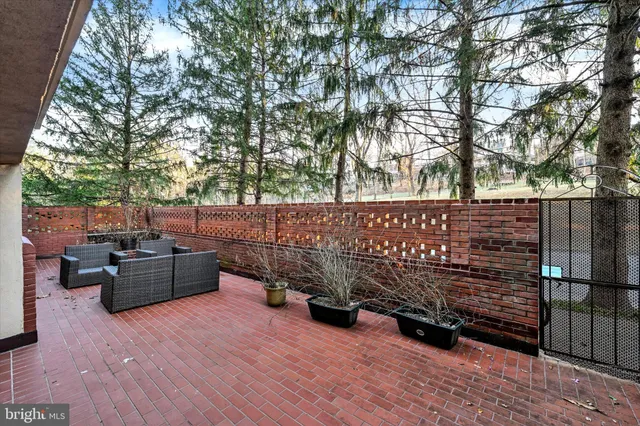 $220,000 | 1040 Deer Ridge Drive, Unit 213, Baltimore, MD 21210