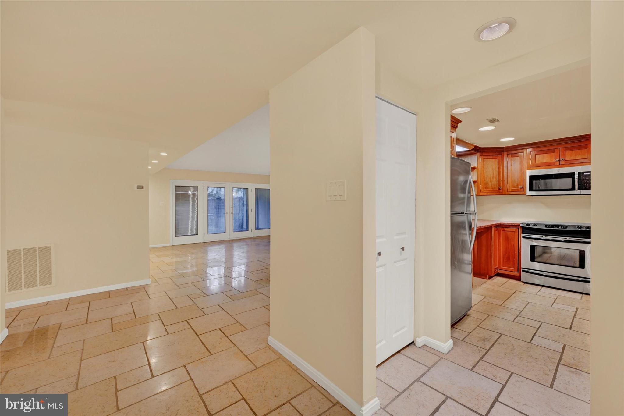 1040 Deer Ridge Drive, Unit 213 Baltimore, MD 21210 - Photo 5 of 27