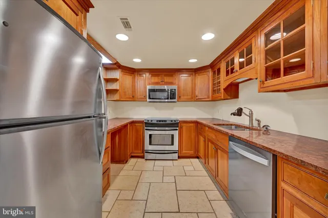 $220,000 | 1040 Deer Ridge Drive, Unit 213, Baltimore, MD 21210