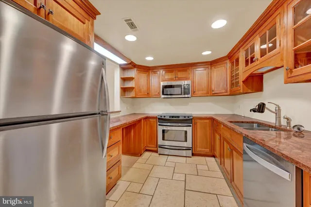 $220,000 | 1040 Deer Ridge Drive, Unit 213, Baltimore, MD 21210