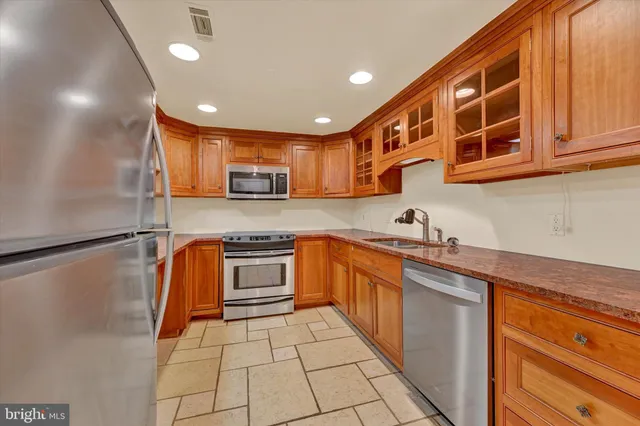 $220,000 | 1040 Deer Ridge Drive, Unit 213, Baltimore, MD 21210