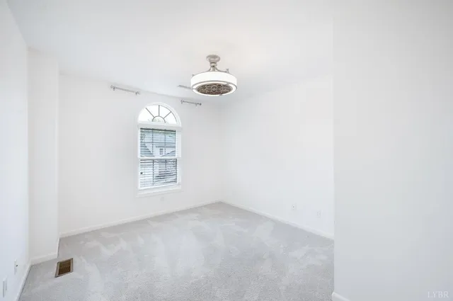 a view of empty room with window