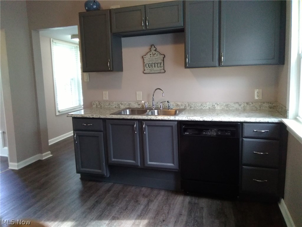 4712 Anderson Road Cleveland, OH 44124 - Photo 8 of 24