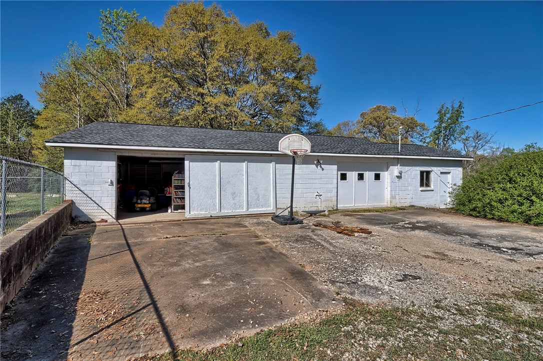 947 Johnson Road Easley, SC 29642 - Photo 3 of 26