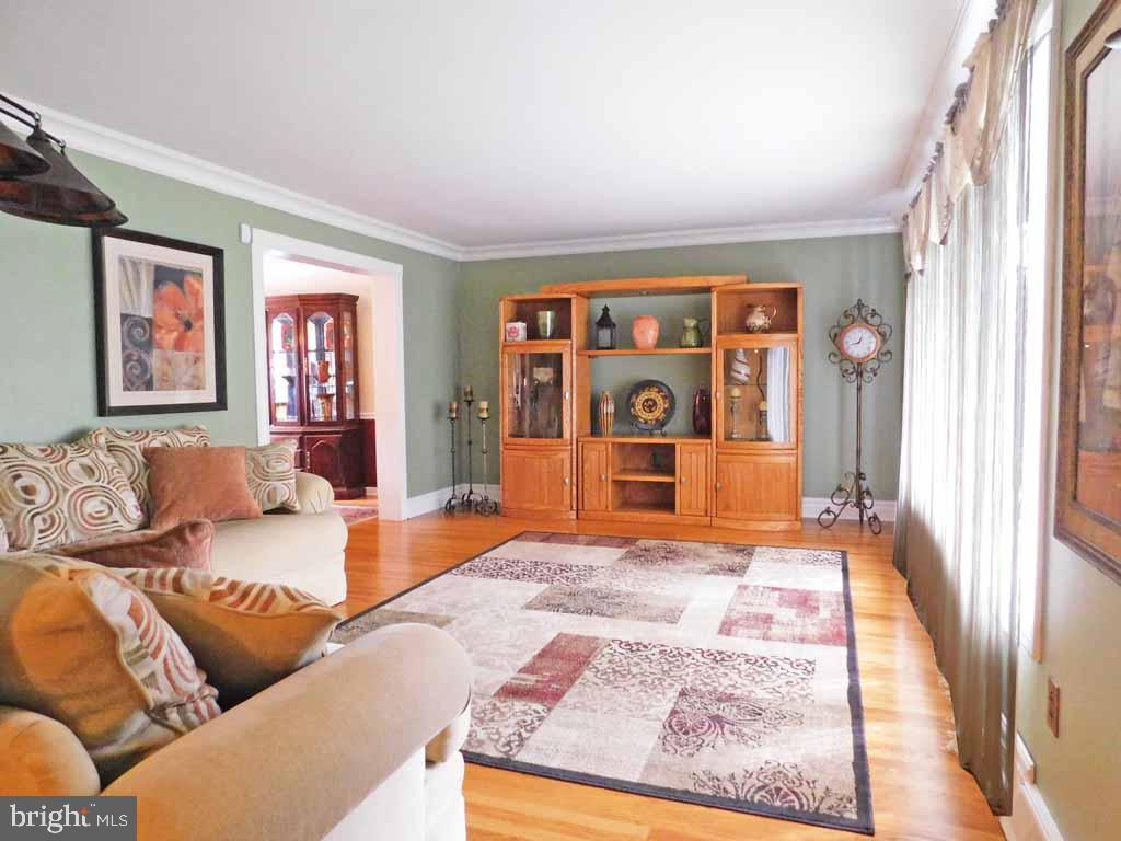 597 Valley View Road Langhorne, PA 19047 - Photo 5 of 39 Gallery Image 5