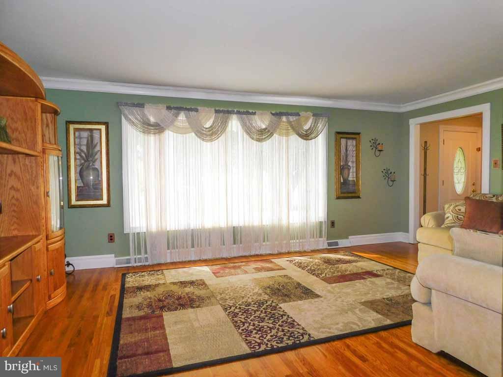 597 Valley View Road Langhorne, PA 19047 - Photo 6 of 39 Gallery Image 6