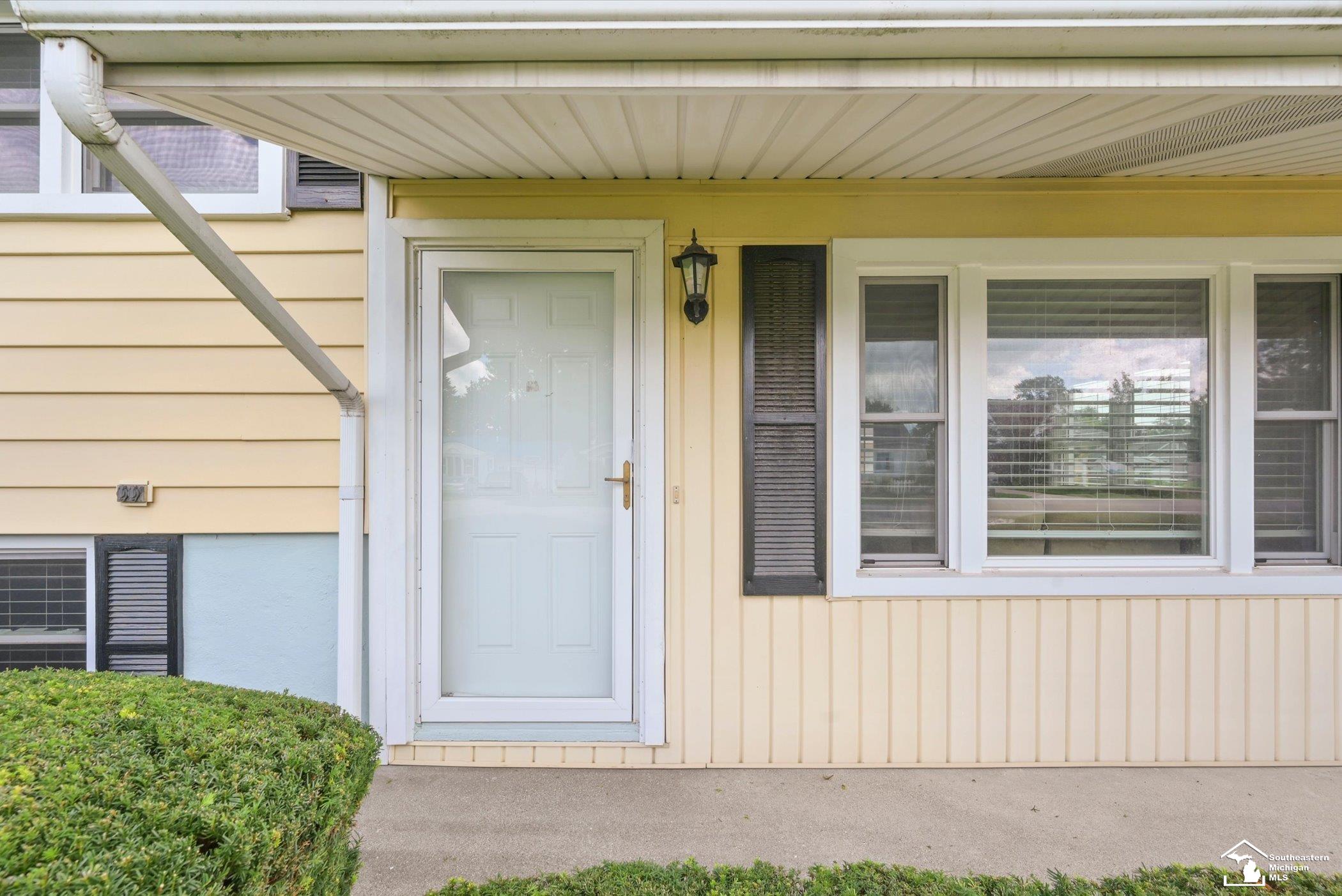 1960 Vivian Road Monroe, MI 48162 - Photo 5 of 33 Gallery Image 5