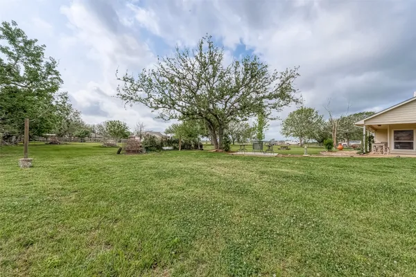 $2,400 | 14403 Vlasta Street, Needville, TX 77461