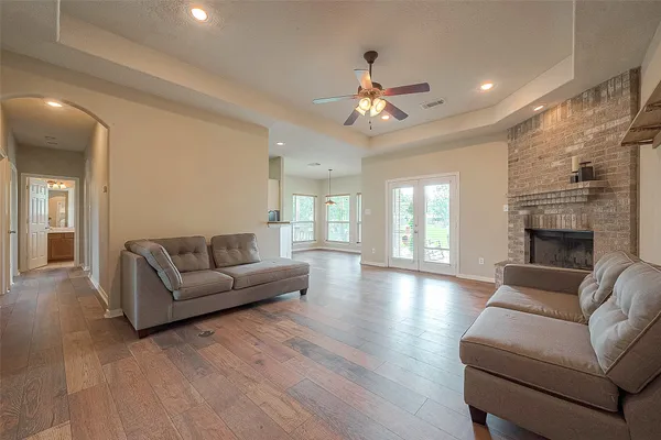 $2,400 | 14403 Vlasta Street, Needville, TX 77461