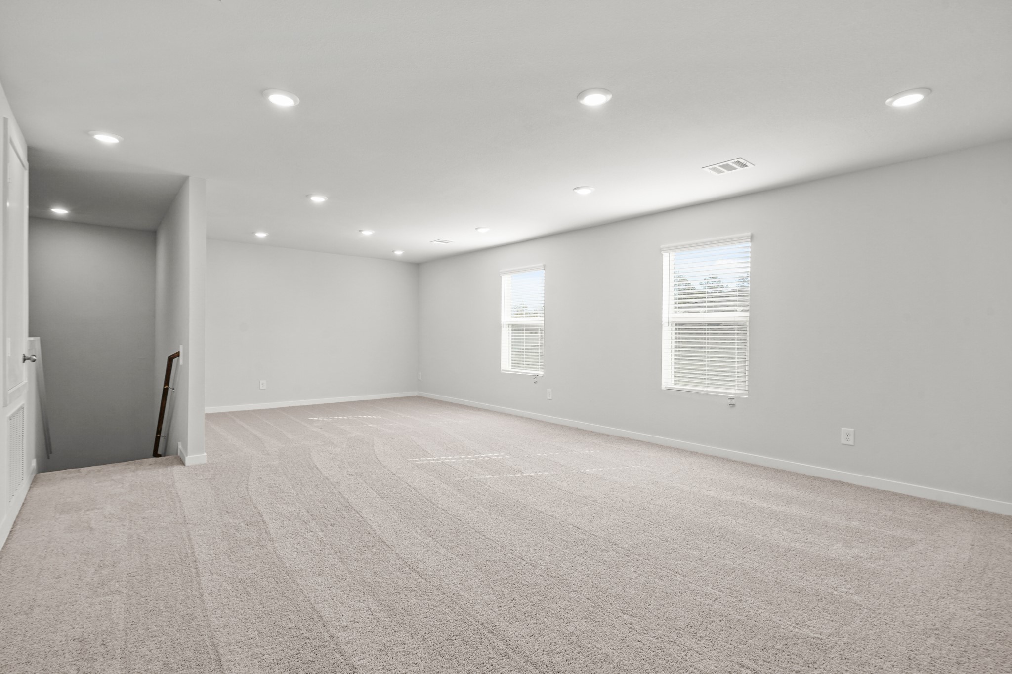 9720 Caney Bend Road Conroe, TX 77303 - Photo 11 of 24 an empty room with windows and closet