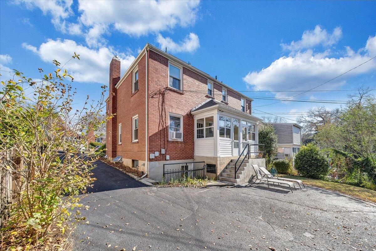 1909 Canterbury Road Southwest Roanoke, VA 24015 - Photo 45 of 65 31-02-MIB08143