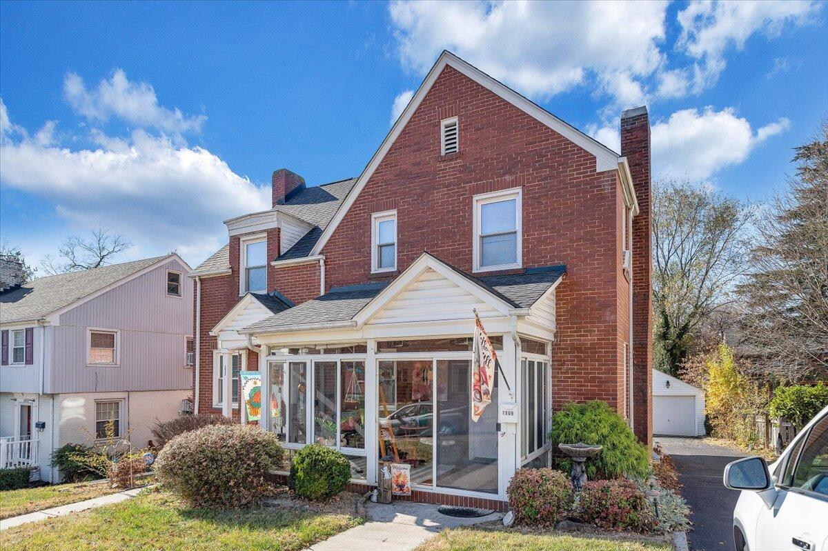 1909 Canterbury Road Southwest Roanoke, VA 24015 - Photo 56 of 65 a front view of a house with a yard