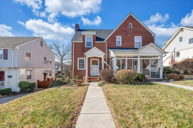 $452,500 | 1909 Canterbury Road Southwest, Roanoke, VA 24015