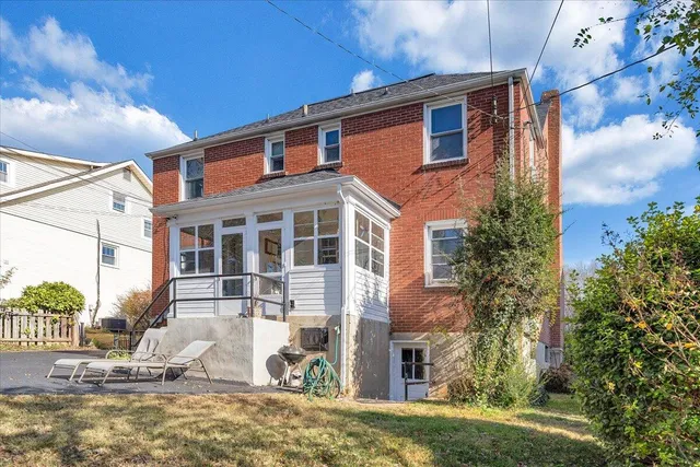 $452,500 | 1909 Canterbury Road Southwest, Roanoke, VA 24015