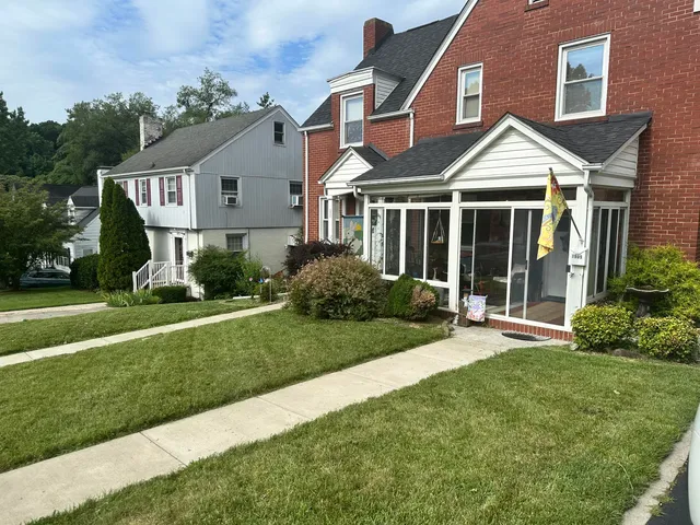 $452,500 | 1909 Canterbury Road Southwest, Roanoke, VA 24015