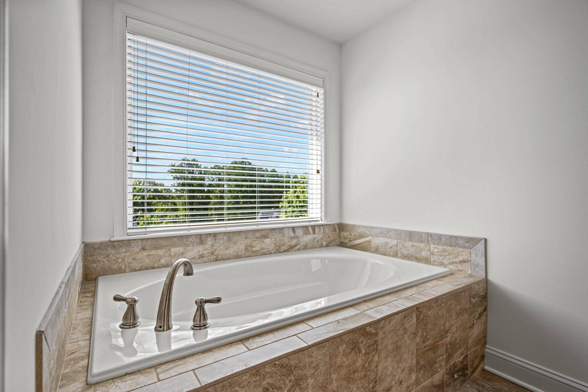 10693 Harding Road Laurel, MD 20723 - Photo 31 of 55 Soaking tub and seperate shower in Owners Bath
