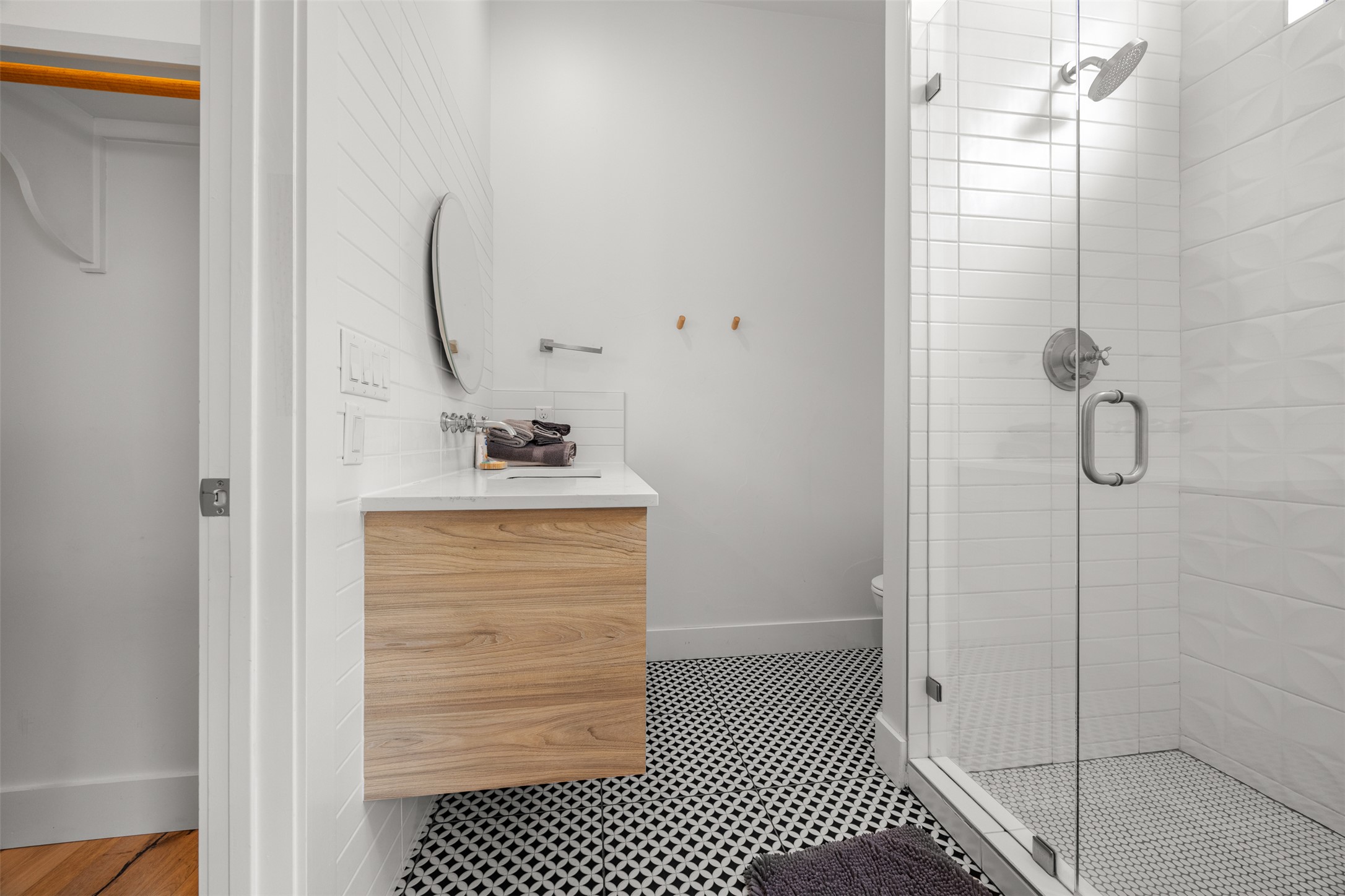 4103 Ridgelea Drive Austin, TX 78731 - Photo 18 of 26 A well-appointed bath features clean lines and a glass-enclosed shower.