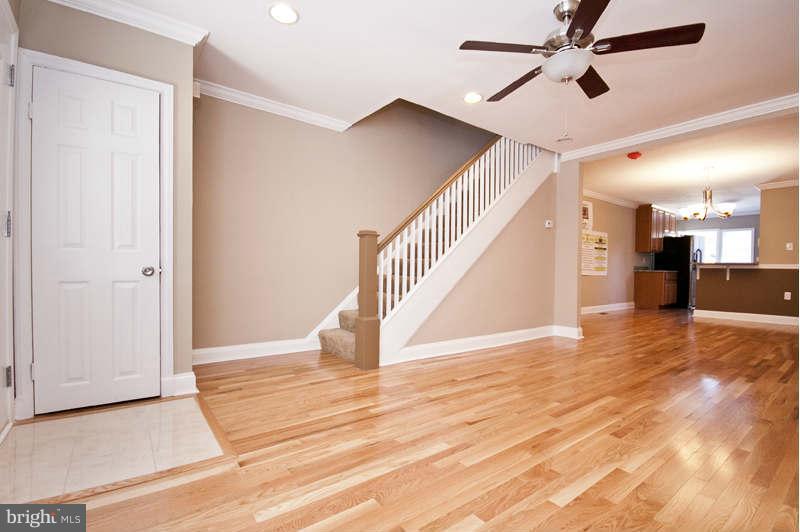 3724 Flowerton Road Baltimore, MD 21229 - Photo 16 of 28 Living Room