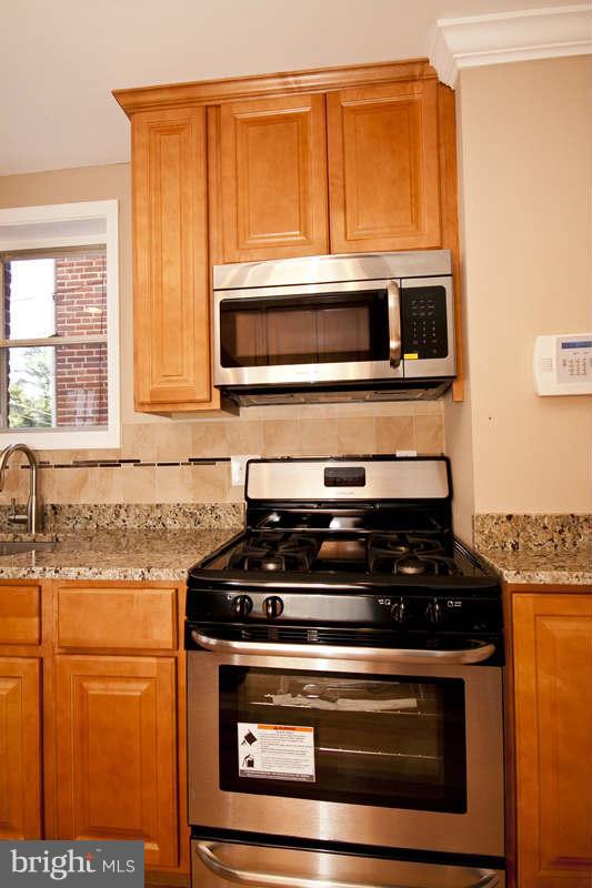3724 Flowerton Road Baltimore, MD 21229 - Photo 4 of 28 Kitchen