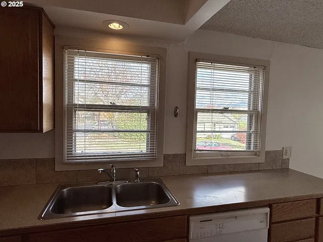 $695,000 | 2307 Willamette Street, Eugene, OR 97405