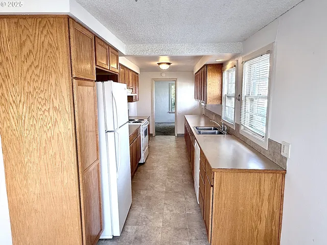 $695,000 | 2307 Willamette Street, Eugene, OR 97405