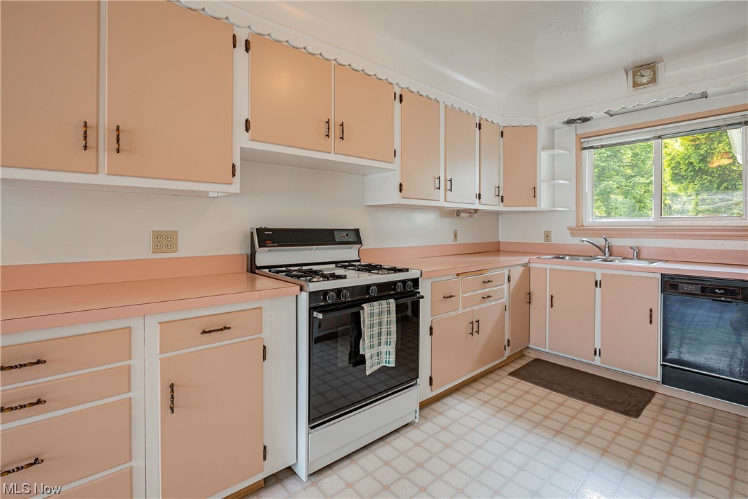 843 Mentor Road Akron, OH 44303 - Photo 14 of 33