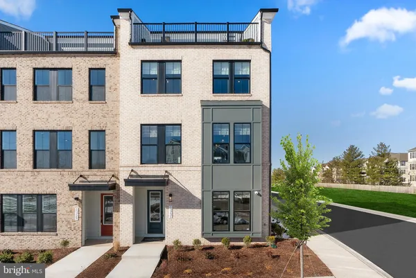 $852,990 | 1 Curiosity Drive, Unit TRACE, Herndon, VA 20171