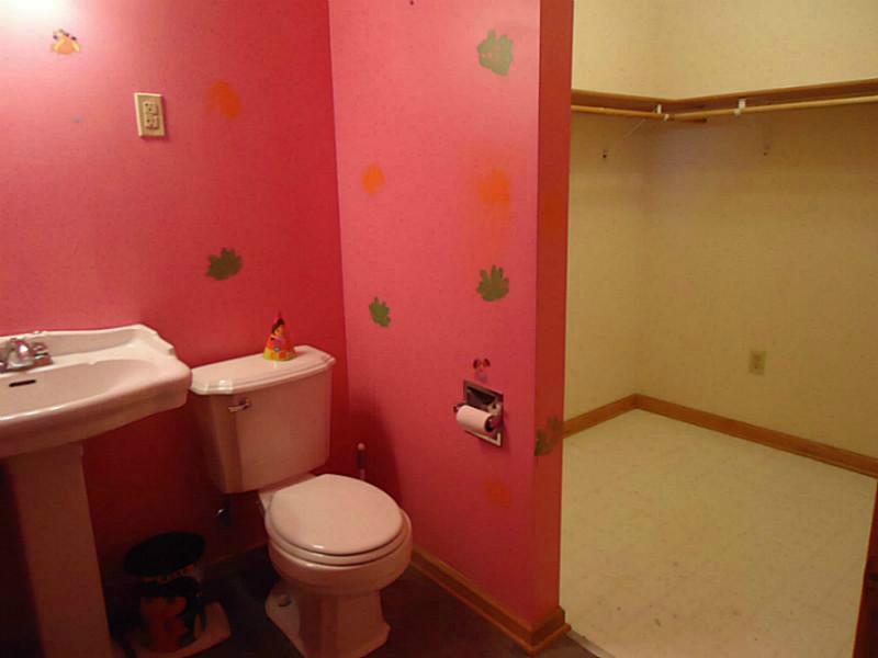 992 Sterrett Road Grove City, PA 16127 - Photo 11 of 25 Bedroom. And here it is! This room would delight a teenager!