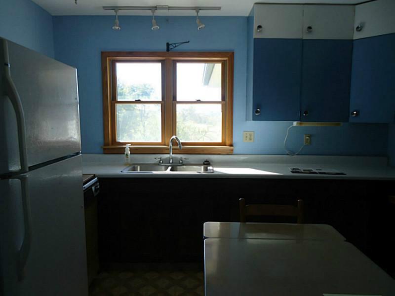 992 Sterrett Road Grove City, PA 16127 - Photo 7 of 25 Kitchen. You will love the country view from your kitchen window!
