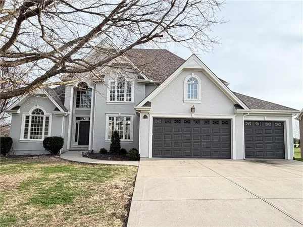 $850,000 | 6205 Northwest 101st Street, Kansas City, MO 64154