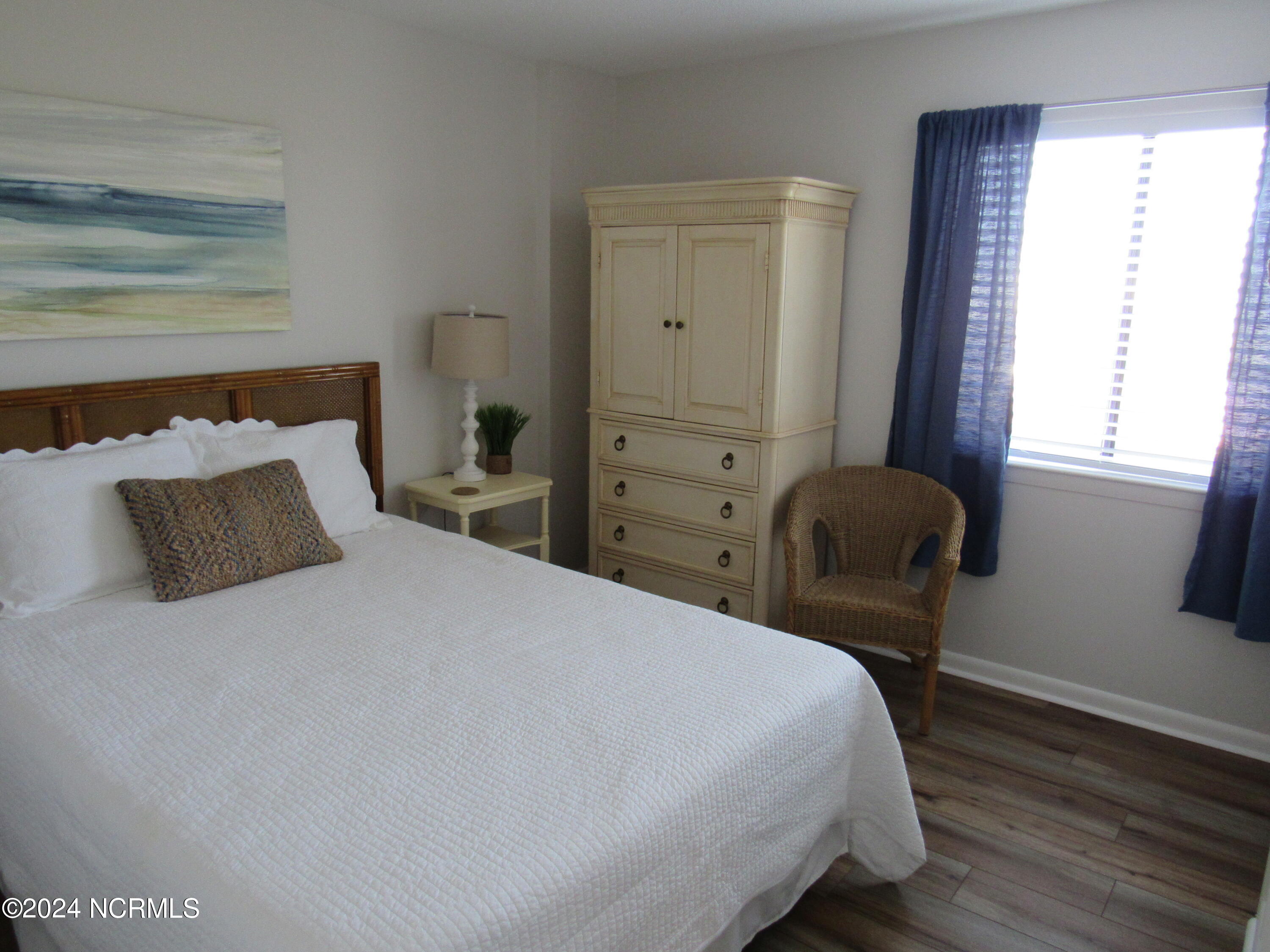 Queen room