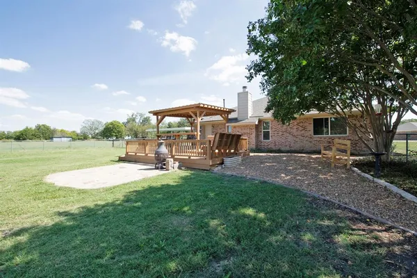 a view of a house with backyard porch and garden