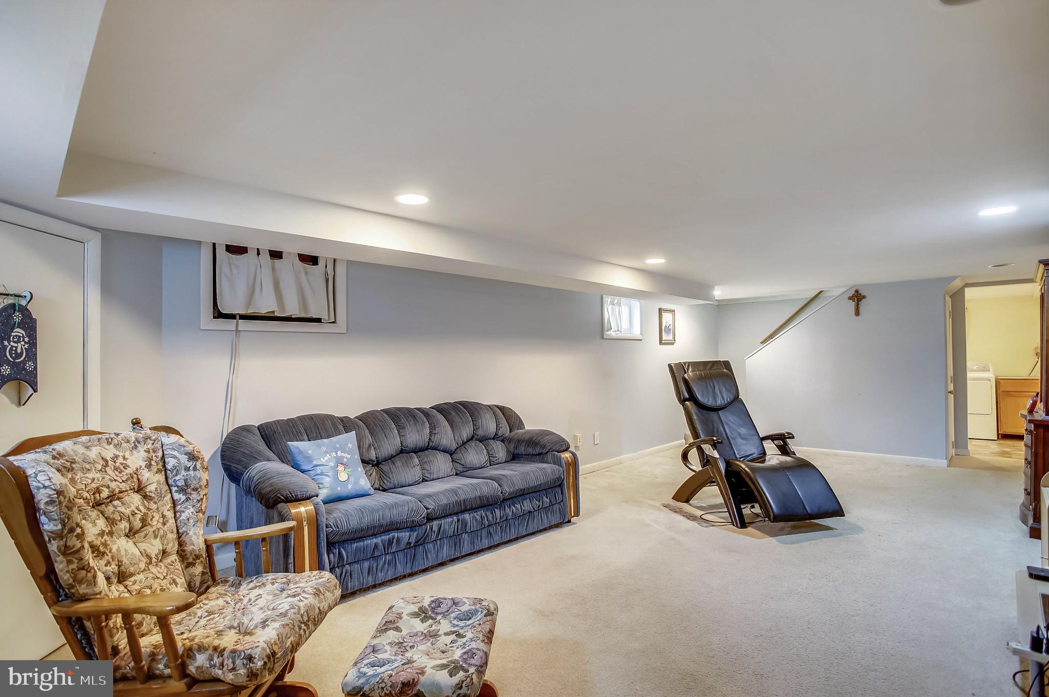 5564 Ashbourne Road Baltimore, MD 21227 - Photo 14 of 30 Spacious Family Room