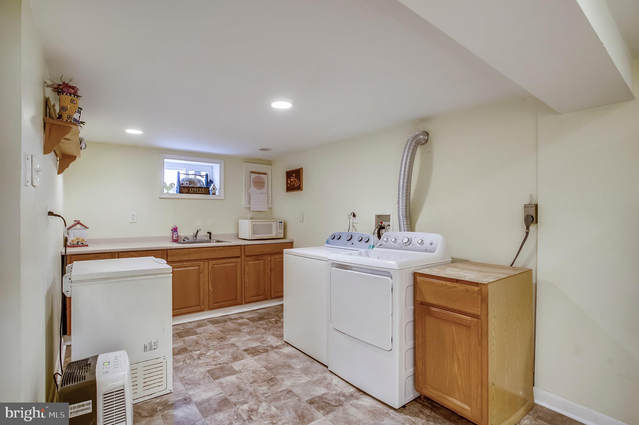 5564 Ashbourne Road Baltimore, MD 21227 - Photo 18 of 30 Kitchenette in Basement apartment