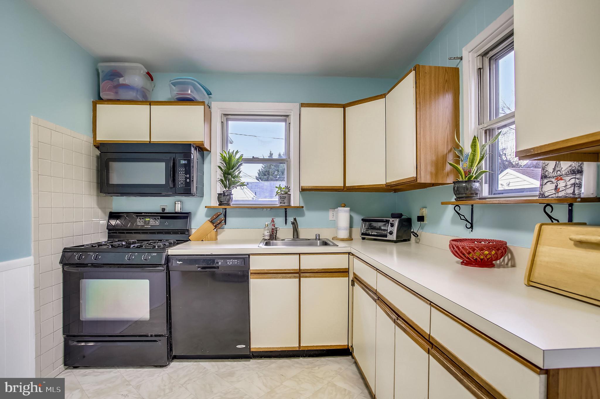 5564 Ashbourne Road Baltimore, MD 21227 - Photo 6 of 30 Kitchen