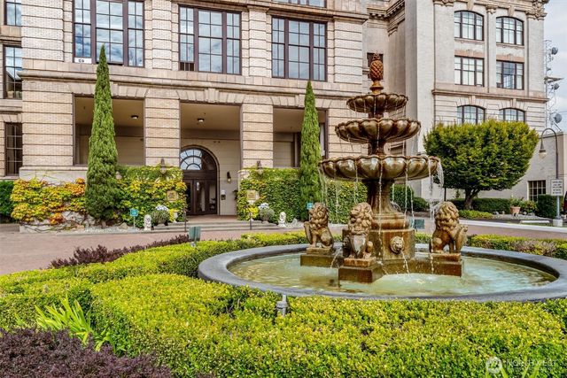 a car parked in front of a building