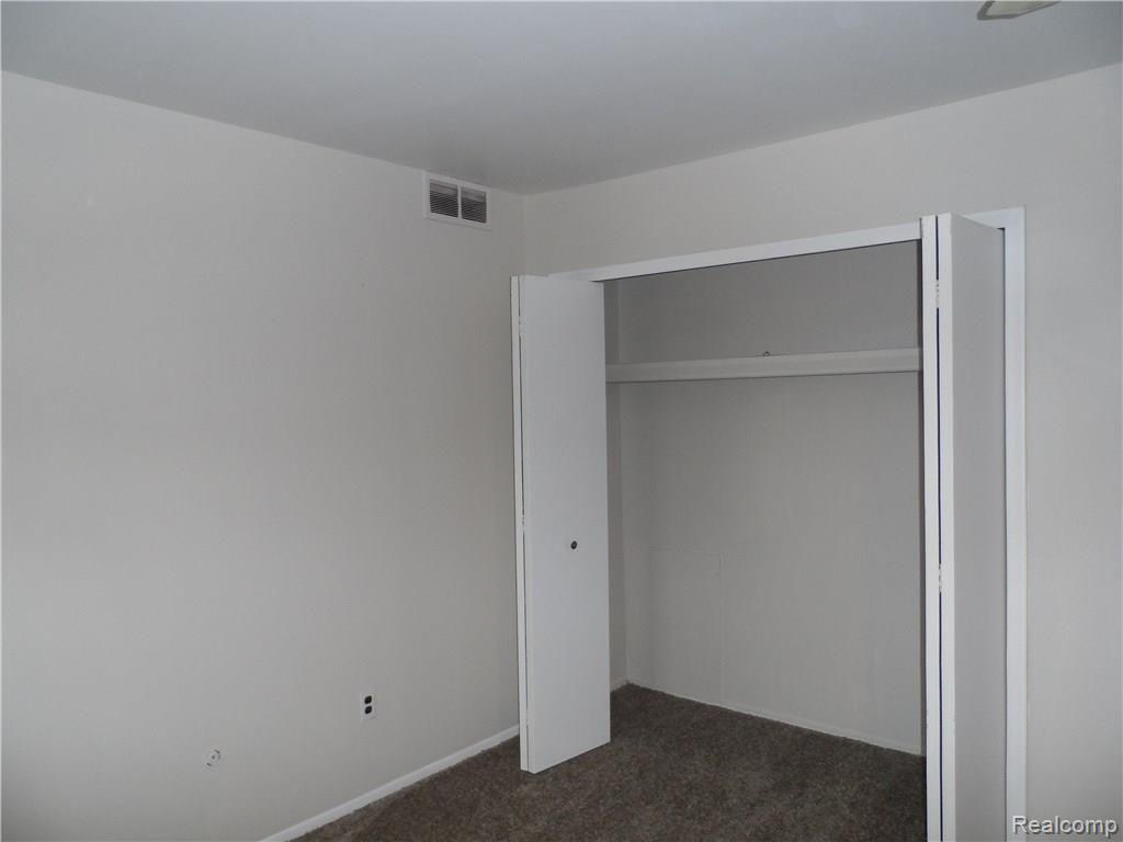 31087 Hoover Road Warren, MI 48093 - Photo 11 of 33 SAM_1226.JPG