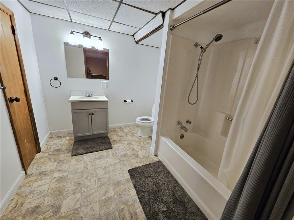 263 Lacock Street Washington, PA 15301 - Photo 18 of 33 a bathroom with a tub a toilet and a shower