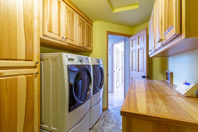21175 Southwest Gift Road Bend, OR 97703 - Photo 15 of 26 Image14_Laundry