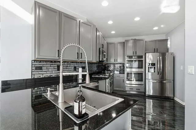 $495,000 | 737 St Johns Place, Addison, IL 60101