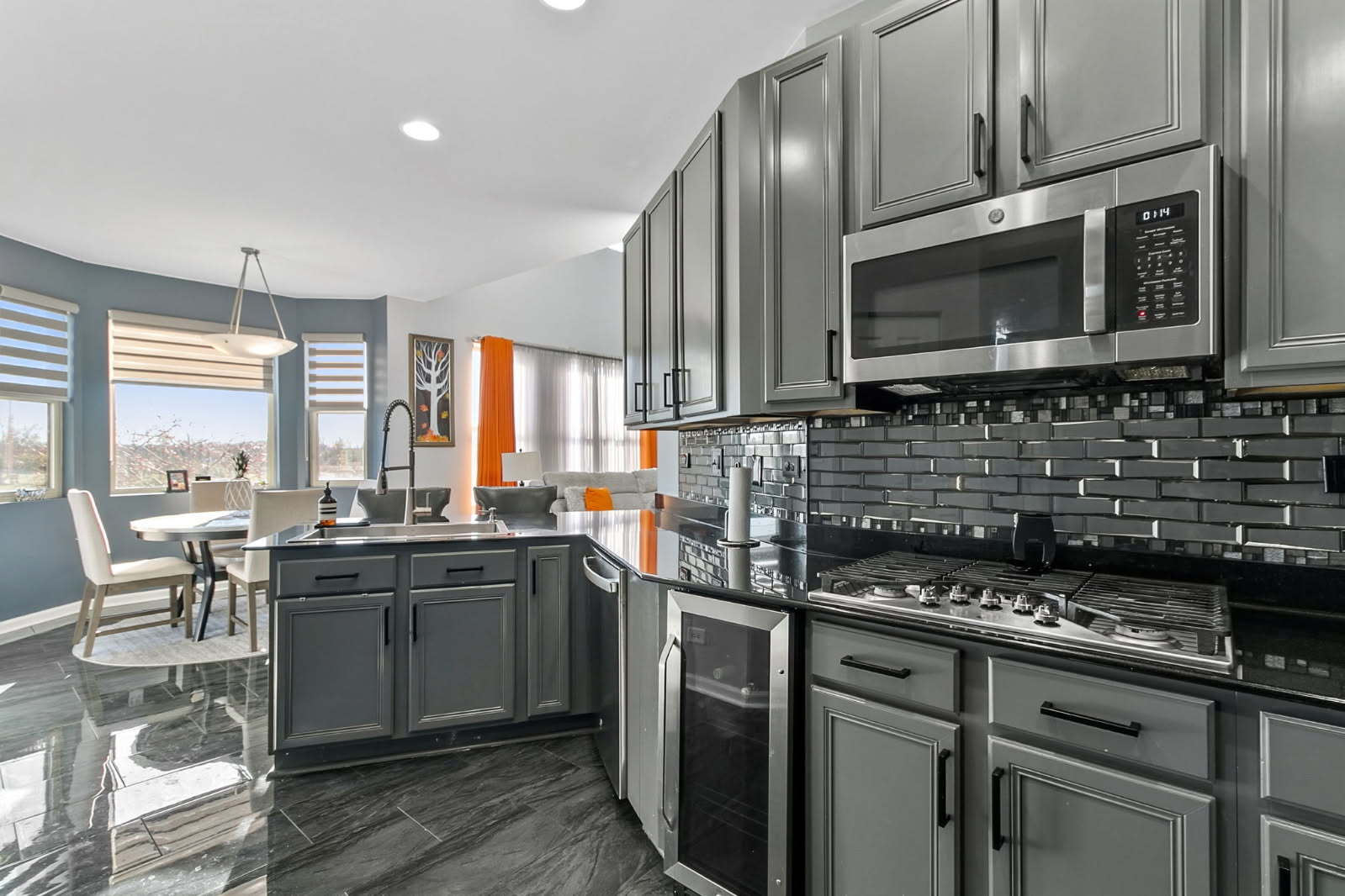 737 St Johns Place Addison, IL 60101 - Photo 5 of 18