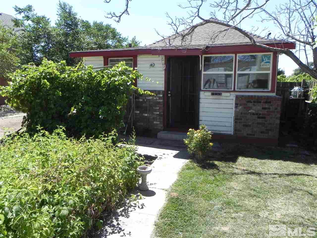 624 Quincy Street Reno, NV 89512 - Photo 13 of 17 a view of a back yard of the house