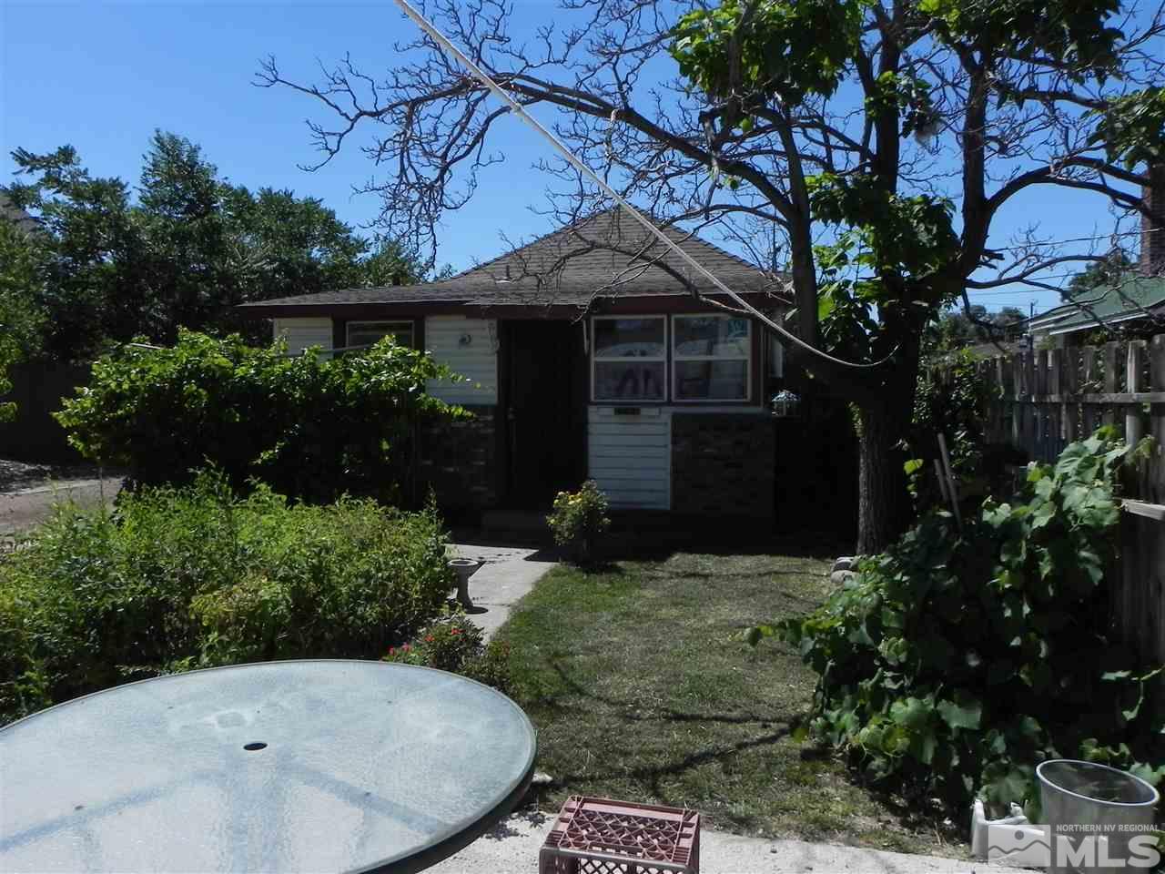 624 Quincy Street Reno, NV 89512 - Photo 14 of 17 a backyard of a house with lots of green space