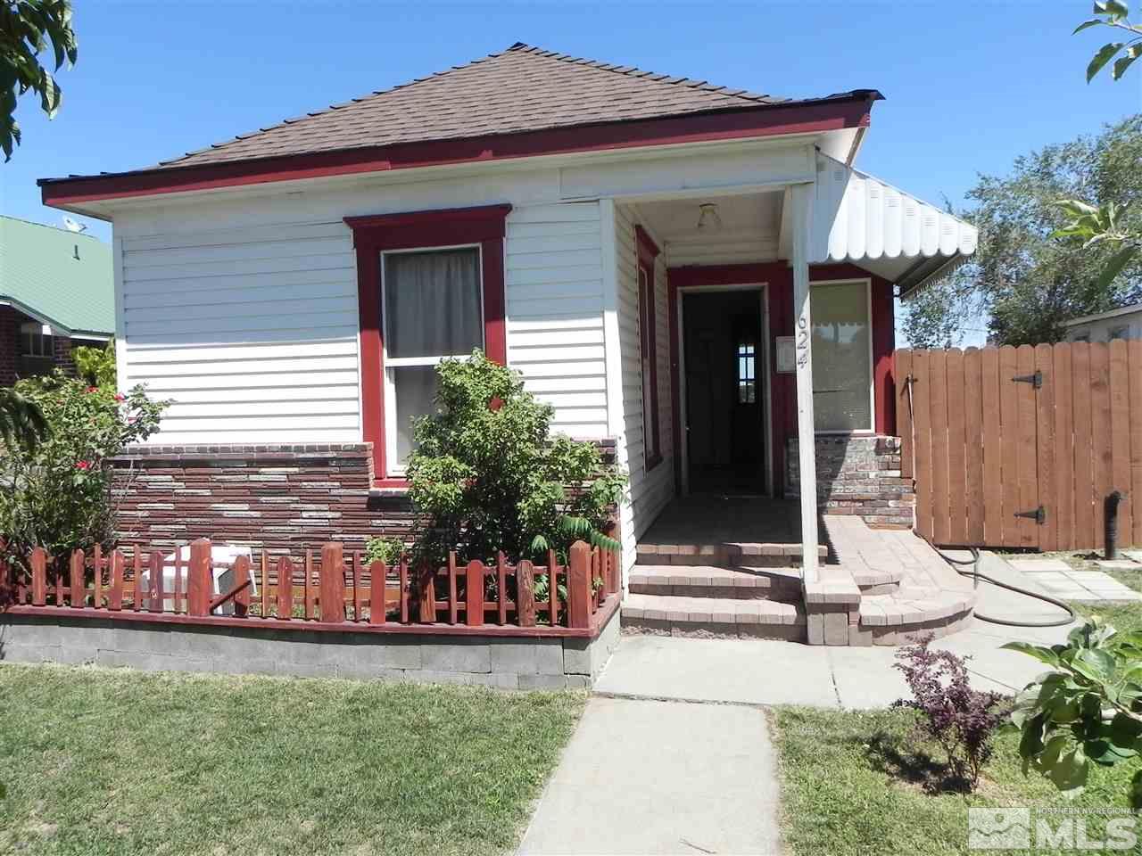 624 Quincy Street Reno, NV 89512 - Photo 2 of 17 a front view of house with yard