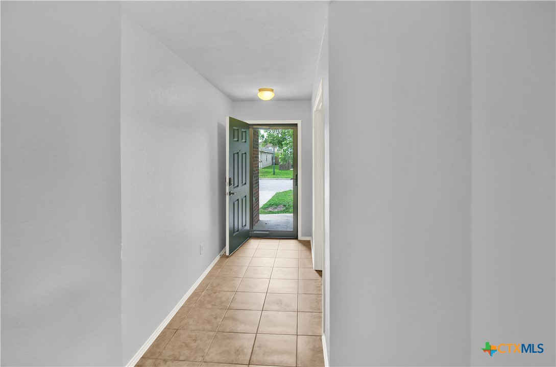 117 Bashaw Loop Temple, TX 76502 - Photo 7 of 20 a view of hallway with window